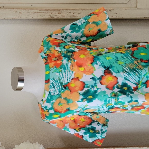 *SOLD* Caribbean Joe floral vibrant colorful short-sleeve top women's small NEW - Picture 2 of 11